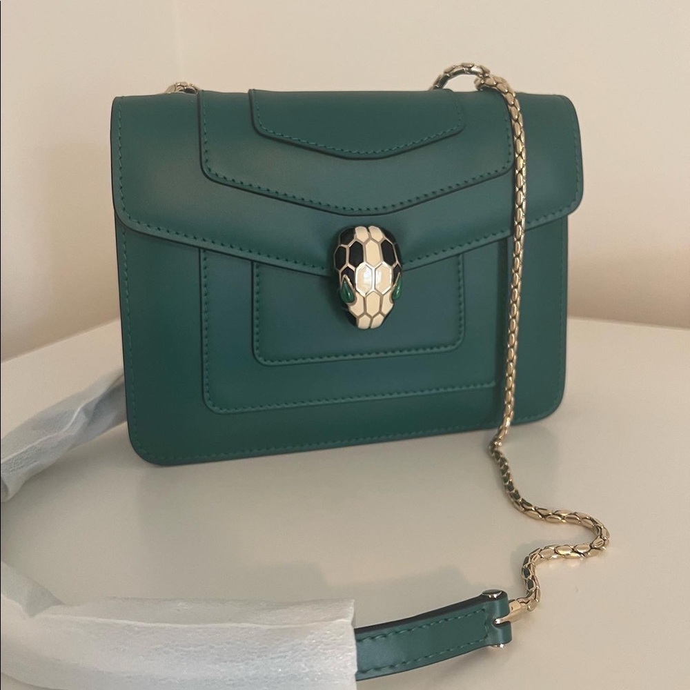 💥SOLD💥💥💥💥Bulgari Serpenti Crossbody Bag 1️⃣8️⃣0️⃣0️⃣